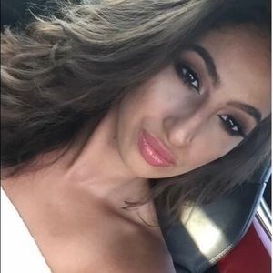 Meet your Posher, Amelia